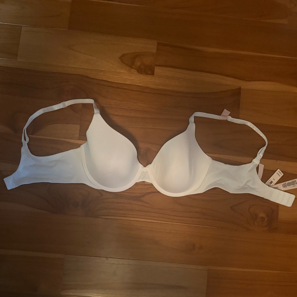 Victoria's Secret T-Shirt Lightly Lined Smooth Demi Bra